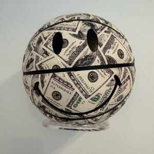 Chinatown market Smiley Face Money Pattern Basketball